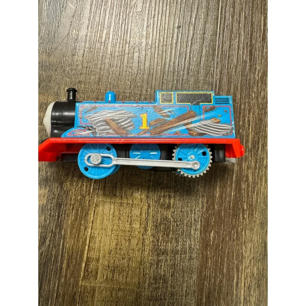 Thomas & Friends TrackMaster Motorized Thomas Muddy Scraped Engine BML06 2013